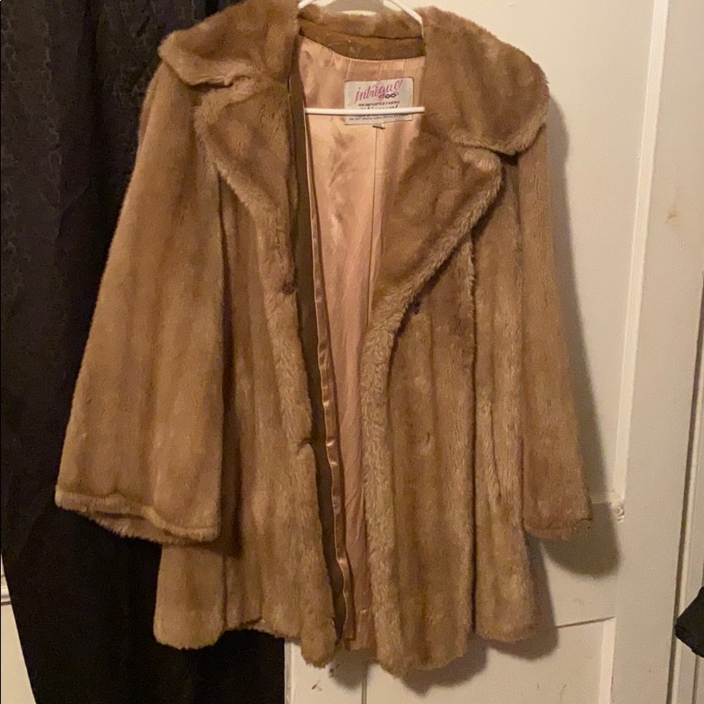 Beautiful fur coat with hook on front two pockets